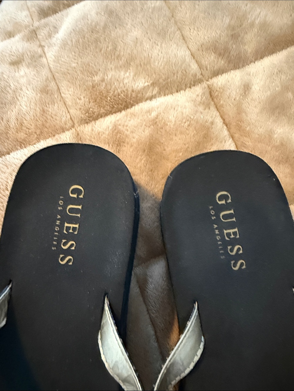 GUESS Black Logo-Print Thong Sandals with G Medallion - Picture 2 of 10